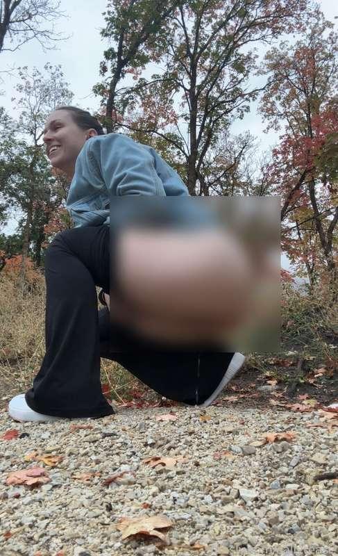 Peeing in public 🙈🙈

#peekink #pisskink #piss #pee #urine #urinate #fyp #public #bigbooty #leggings #pissfetish #peefetish #fetish #kink