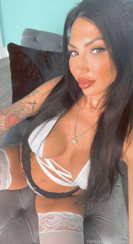 I bet that cock wants to feel how *tight* this pussy is 💕🔥