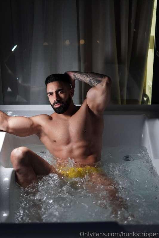 DO YOU WANT TO TRY THE JACUZZI???😈💦-YOU CAN TALK WITH ME PÈR..