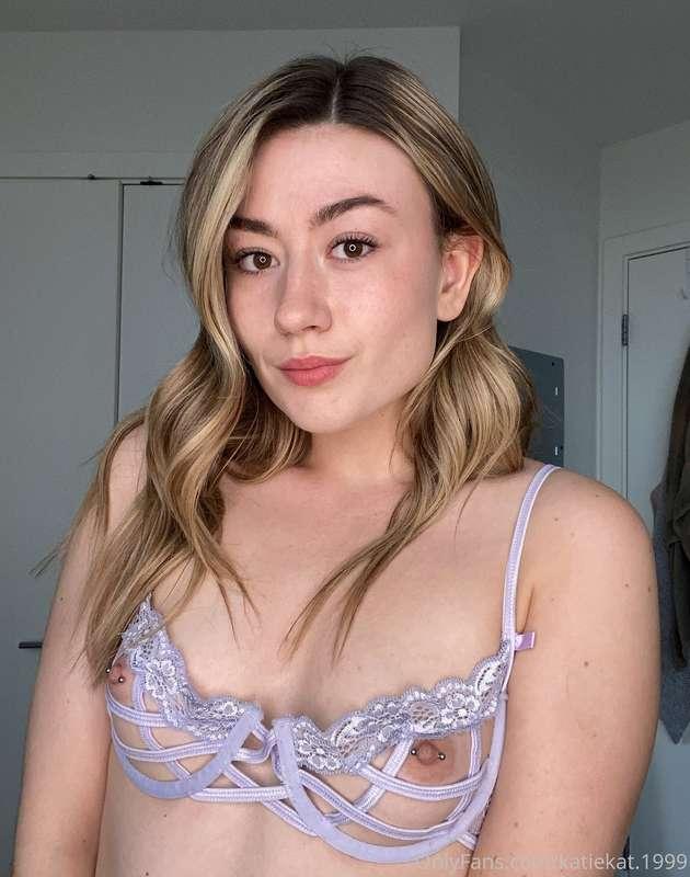Don’t my lil’ tittys look ADORABLE in this bra!? I’m literal..