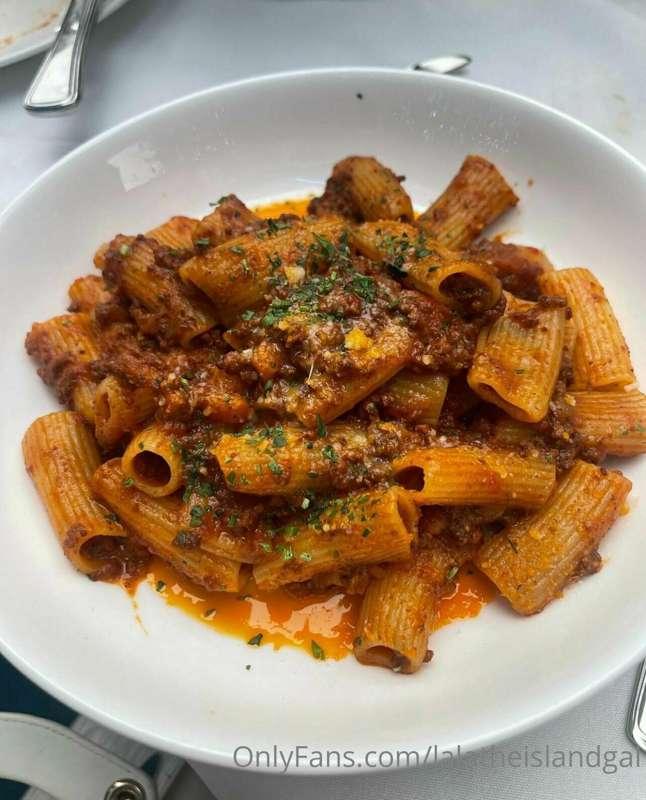 lalatheislandgal image #0