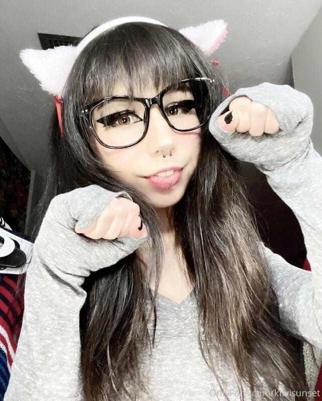 mini lewd set coming tomorrow for a good price!! <3
also hi ..