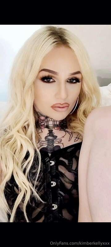 Nice long video of me stroking and playing with my 🍑 and end..