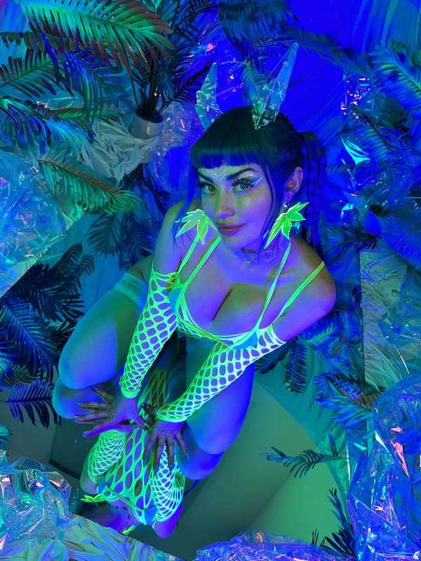 💚Neon Dreams💙Thank you to everyone who tipped to support thi..