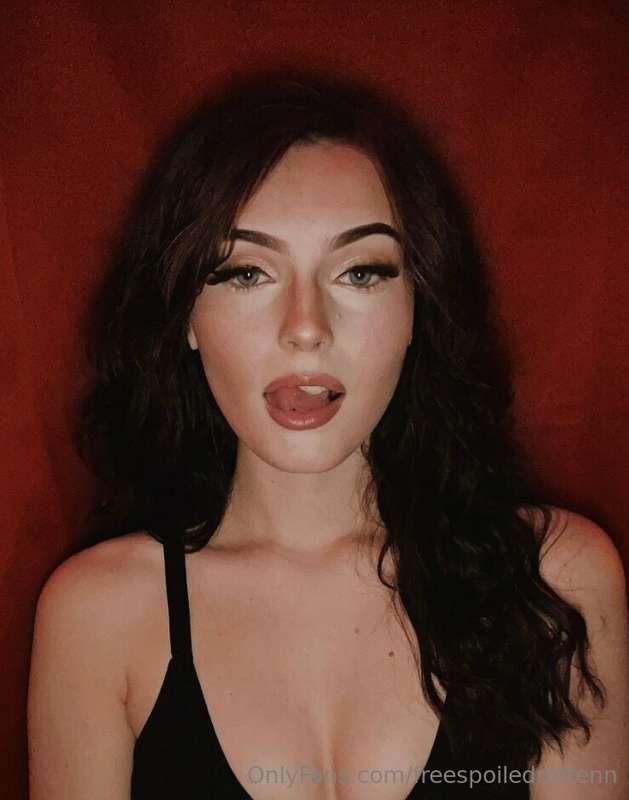 Devil’s daughter 🃏 lick 👅