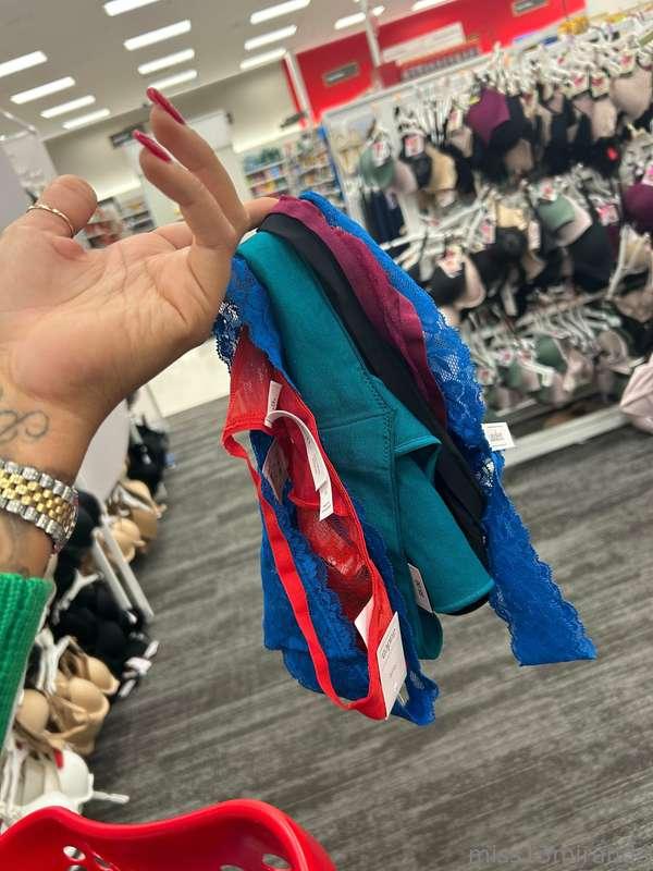Who wants a custom video and I’ll send you the panties I use..