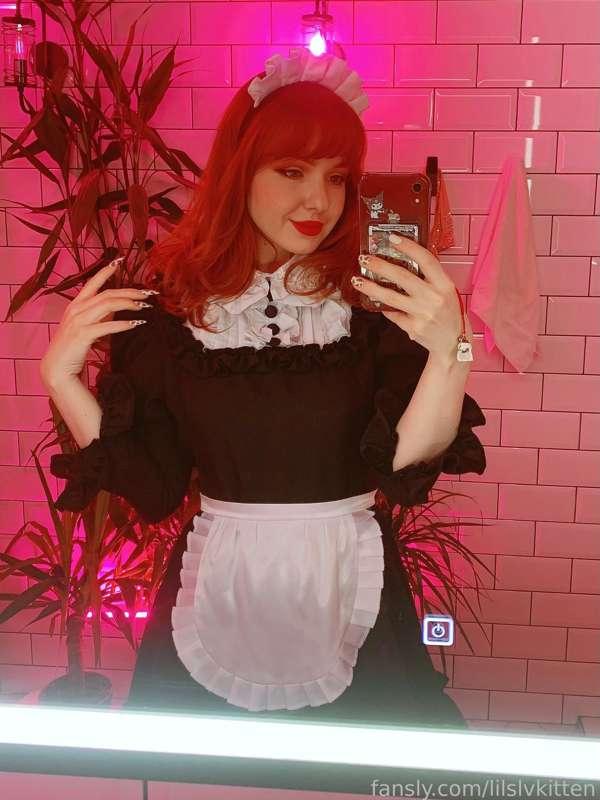 horny maid at your service  🖤

#maid #redhead