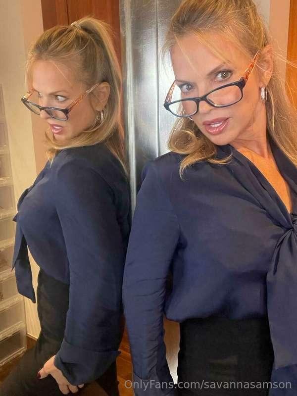 Happy Monday my sweets 💋 Will I see you at my office today?🤵..