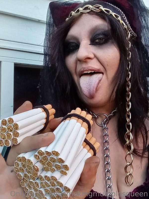 extremesmokingqueen image #1