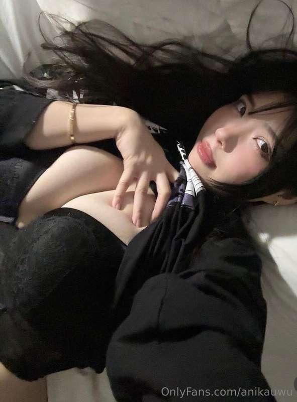 Wanna poke it too? ( ˶ˆ꒳ˆ˵ )