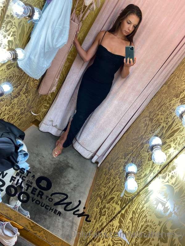 What do you think of my dress? 🔥 Do you like it? 😏