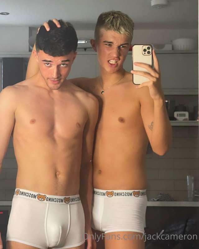 leave a like if your think we’re cute 🥵