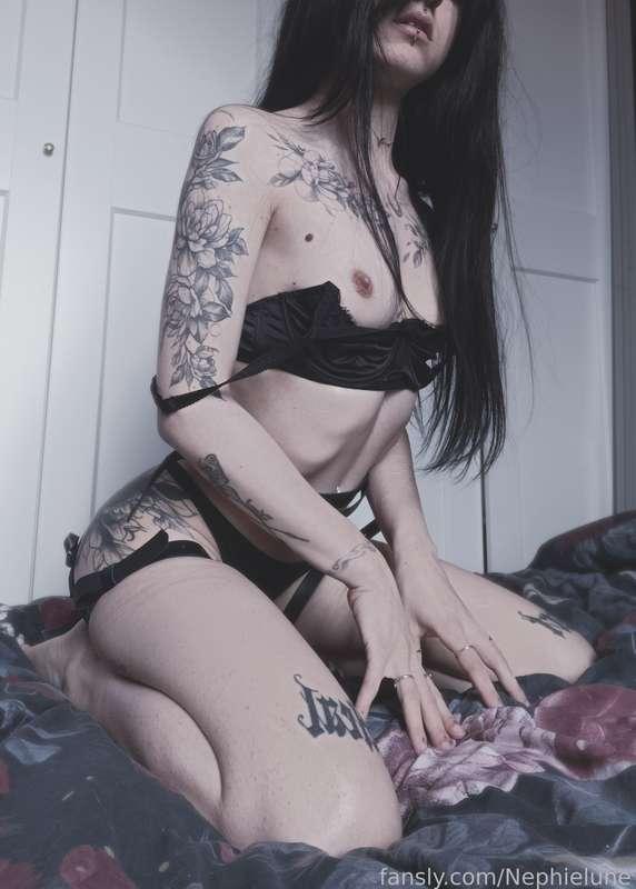 I wish you were with me, or behind me. 🥵

 · ˚☁︎ ｡⋆ ☽˚｡ · #goth #alternative #petite #brunette #witch #tattoos #smallboobs #cute #inked · ｡˚☾ ⋆ ｡ ☁︎˚ · 