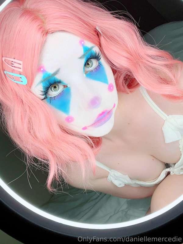 I heard that boys like clown girls 🥺