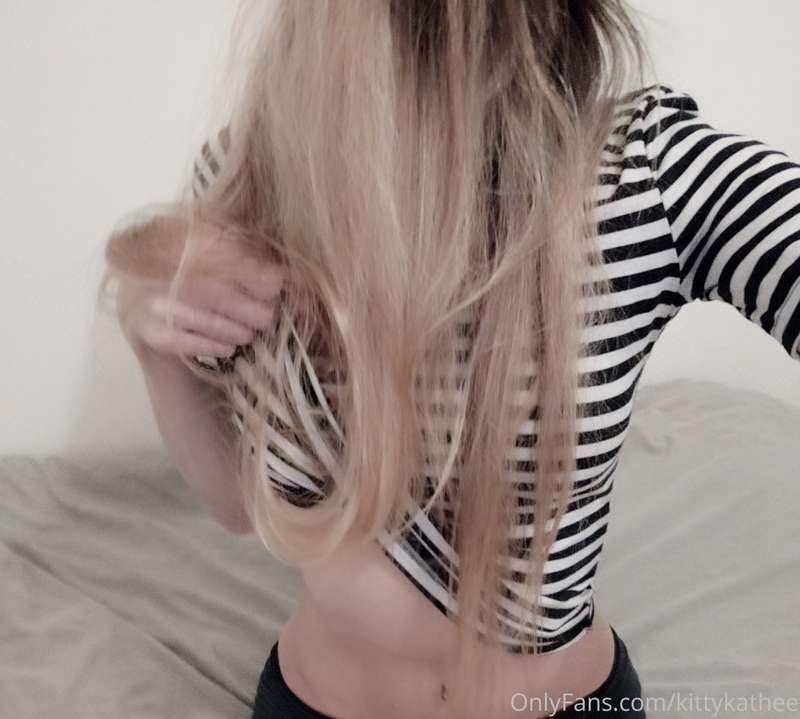 D..do u want me to take it off..?
Slip into my dm then 👅💋
