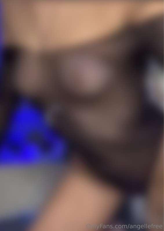 Got my tiddies out for you babe 🖤