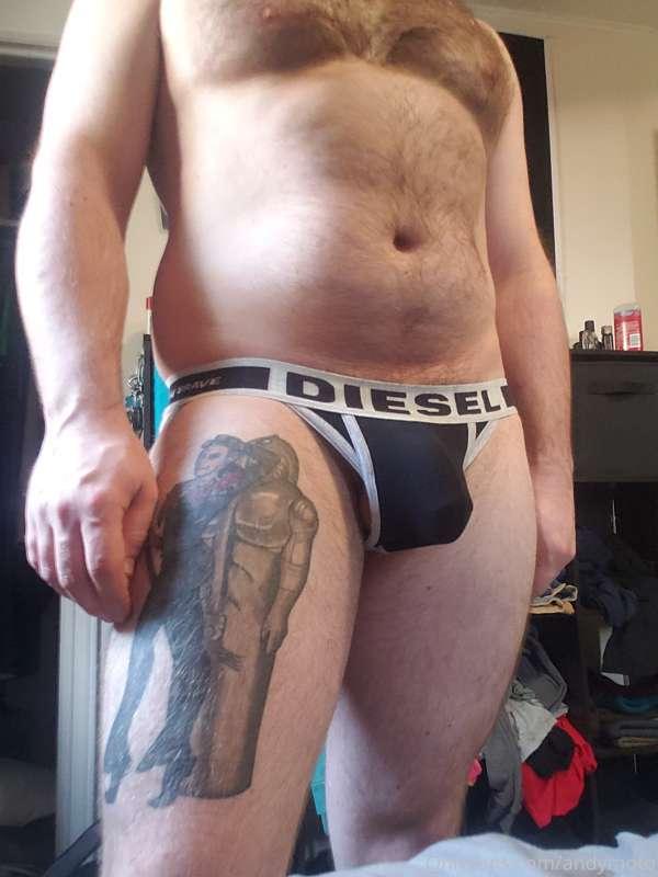 Day 16 nnn.
Musky jock from doing yard work.
Who likes overa..