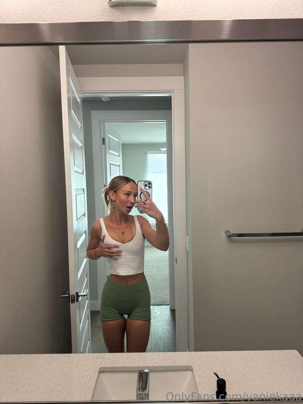 I am going LIVE again on here tonight at 6pm PST!! I can't w..