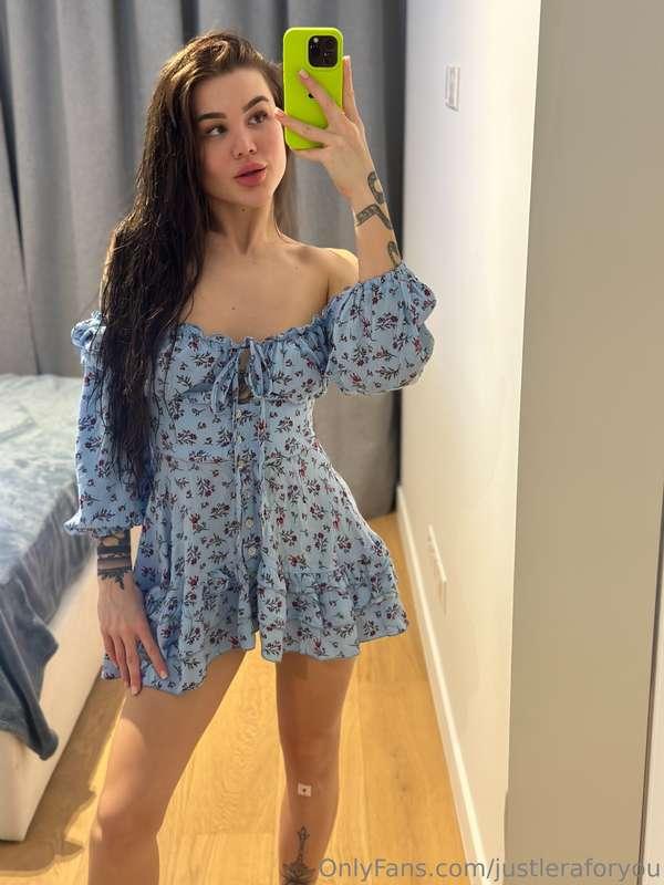 What's under the dress?😋