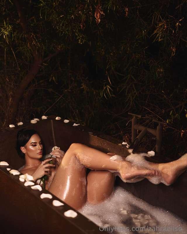 Plenty of room for one more.. care to join? 👅😘