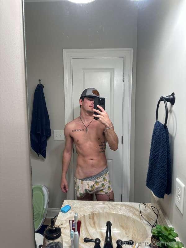Who’s up right now 👀🍆💦