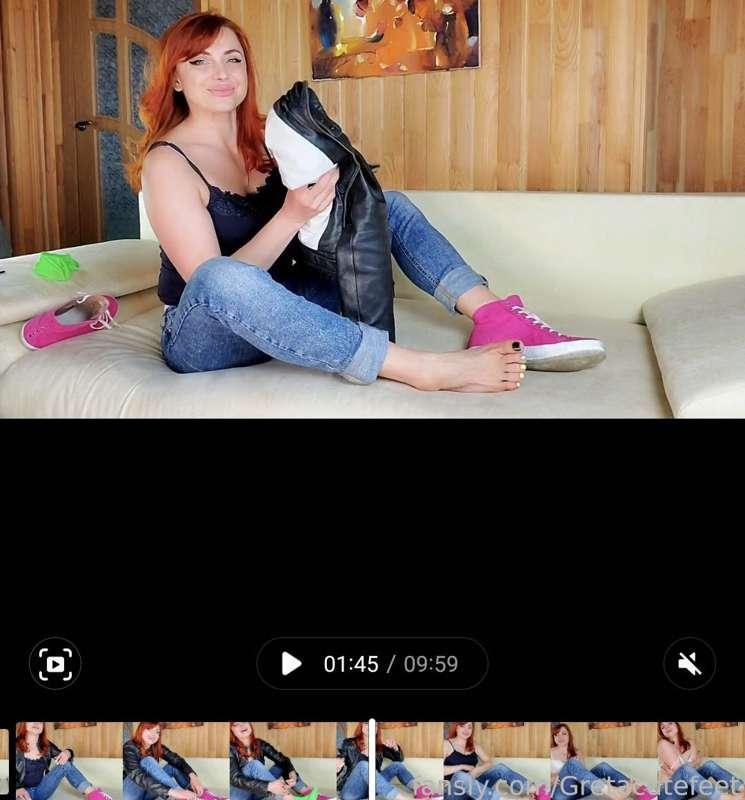 strip tease 😋 😜 💦💦💦
erotic video 
I take off  my pink sneakers,  green socks,  leather jacket, top and jeans.  aww it's pretty hot 🔥 🥵 😍 😋  here.
I don't need  my lingerie also 😤 
mmmm enjoy your view 😉 😘 