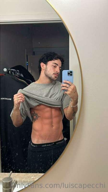 Waiting for you to feel my skin 👅