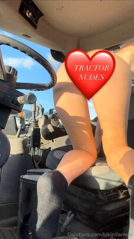 NUDES IN THE TRACTOR 🚜 ❤️