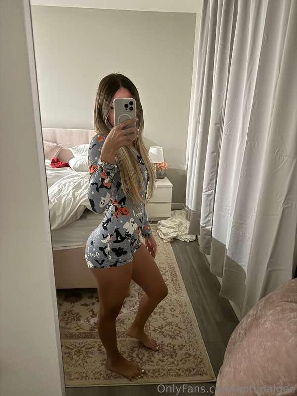 You want my attention? Send your cock for a rating first 😈