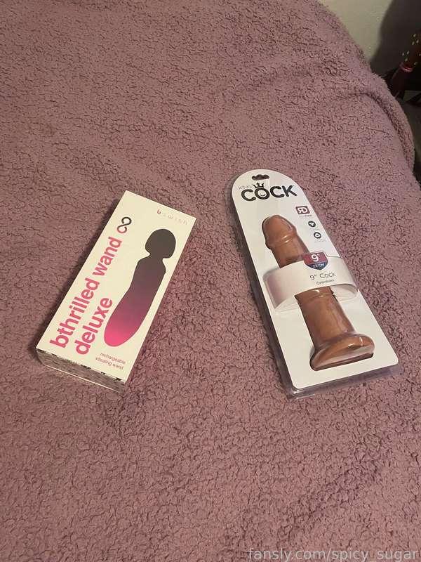 Look what I bought today!
My two favorite toys are getting old and needed to be replaced, I’m not sure how I feel about this vibrator but this is the largest dildo I’ve ever bought and I have no regrets 😅 it’s as big as my head, wanna see the comparison?
About to post a bunch of stuff, tip me to reimburse my purchase?
#toys #dildo #vibrator #9inches #huge 