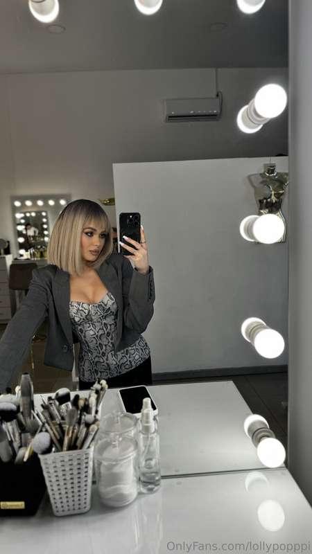 Sometimes it's so nice to look in the mirror and catch that ..