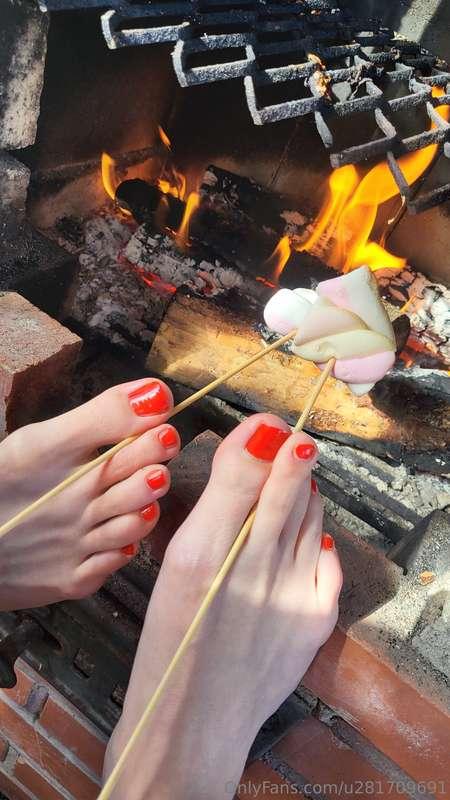 Do you like marshmallows? 😋😋🦶🏻🦶🏻
