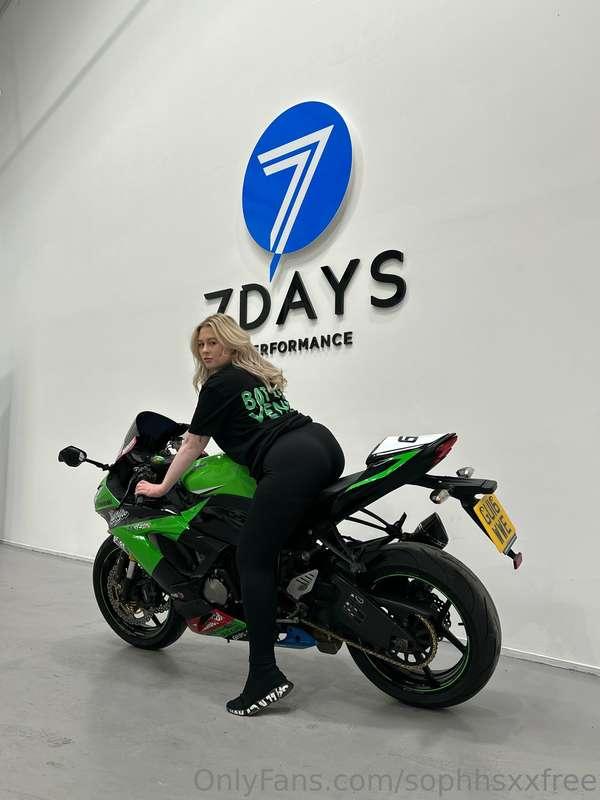 7days.co.uk/ig-soph-zx6r 24hrs until the comp is drawn. Mess..