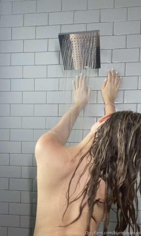 The shower isn't the only thing getting me WET today 😈💦