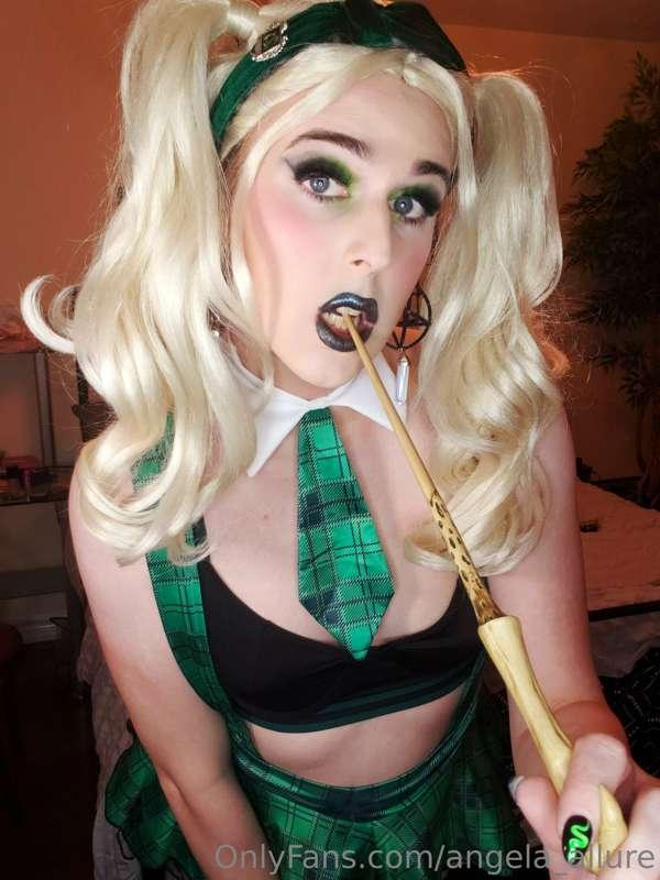 angela_allure image #0