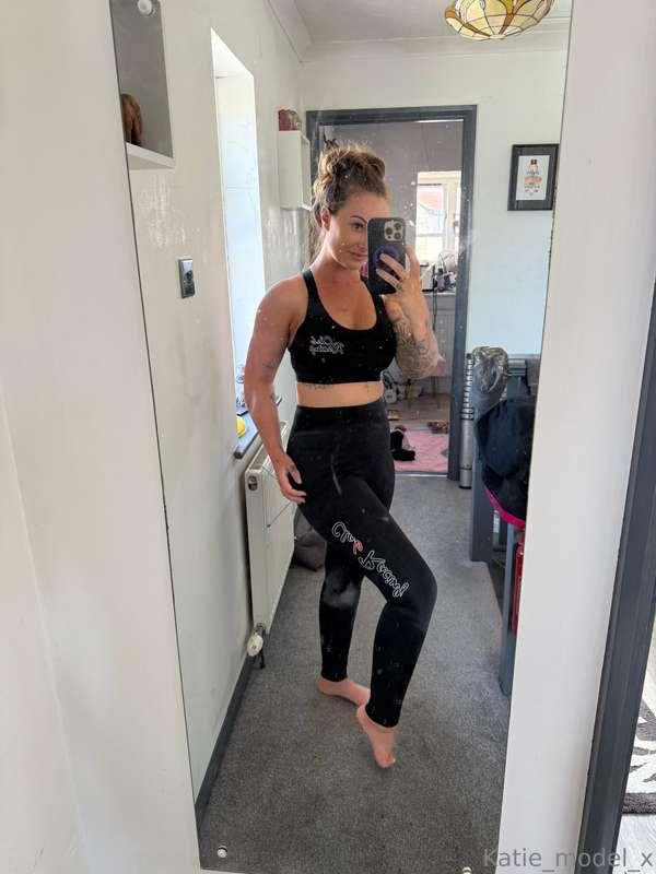 I adore my new gym set… who else likes it? 🖤