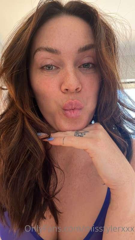 😘