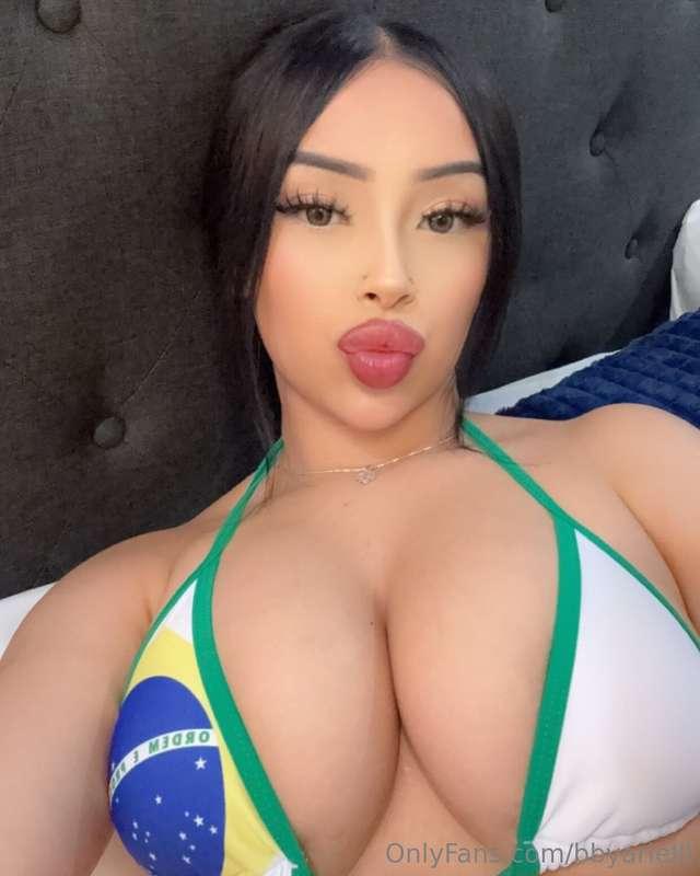 Don’t stare too long… I don’t mind 😈