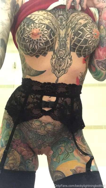 Suspenders and stockings 🖤
