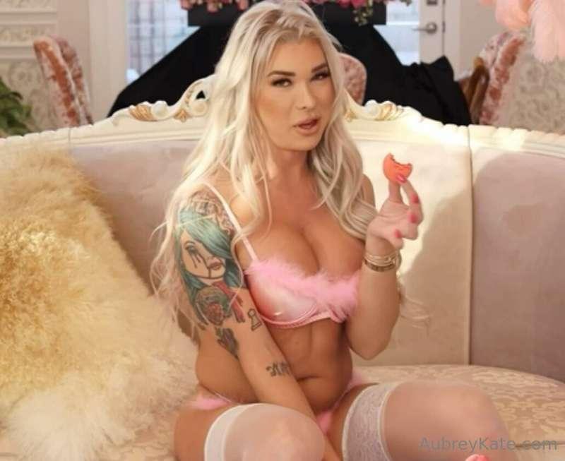I’ve got a naughty little sweet tooth… and I’m craving somet..