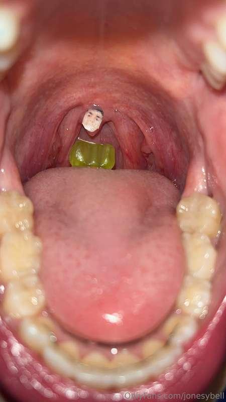 Vore goddess swallowing a head and a gummy with my mouth ope..