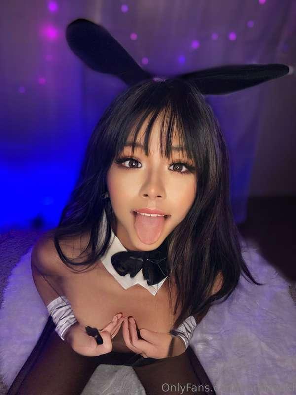 I'm your seXXXy bunny server 🥵 Time to roleplay baby... sit ..