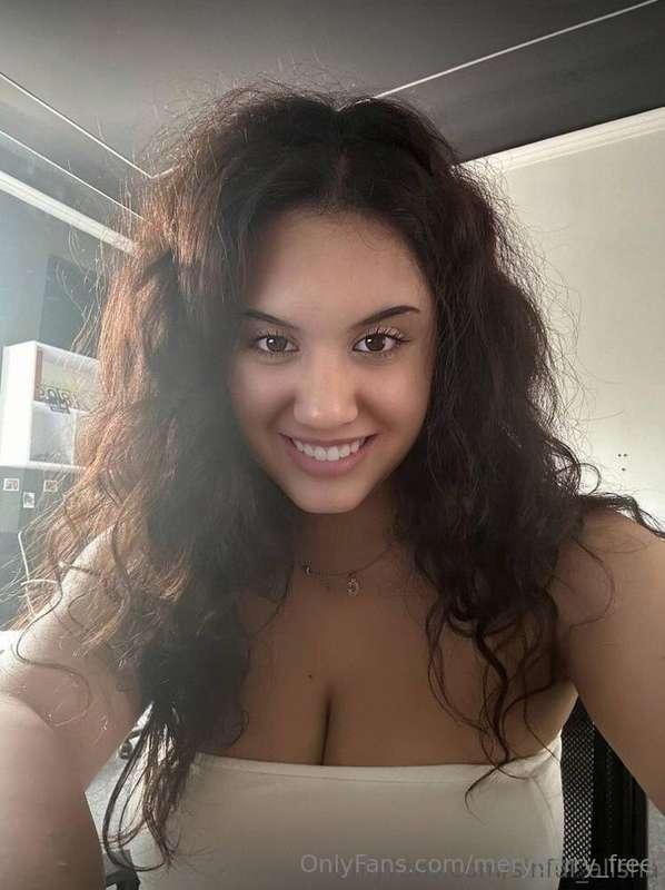 ‼️FREE GIFT‼️FREE SUB‼️ LOOKS LIKE SHE IS WATING FOR YOU ALR..