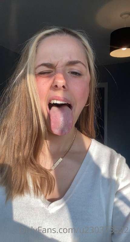 My wet tongue🙈