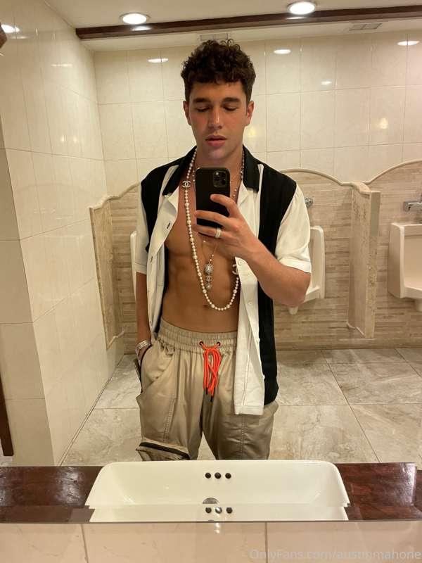 What happens in Cabo stays in Cabo 🙈😈 check your DMs!!