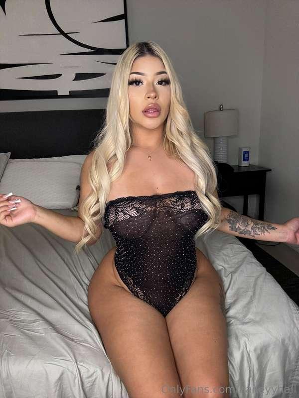Subscribe to my latina bestie @latinabratt69 💕She does anyth..