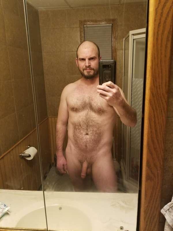 Bisexual married swinger, musician, machinist.

I'm both top..