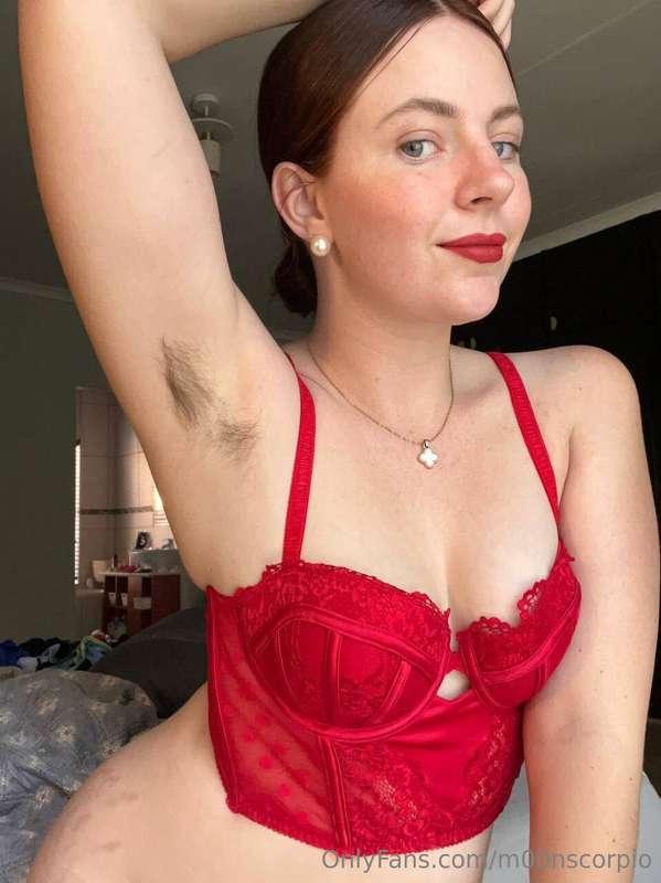 Spend some time with @thebroodybabe this festive season? 🎄 #..