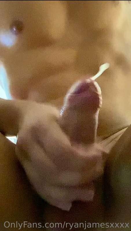 My phone was covered in seed after this load 💦😈
