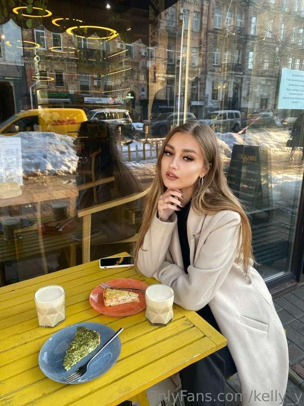 Hi, good to see you 😊 And I ordered you and me a snack 🤤